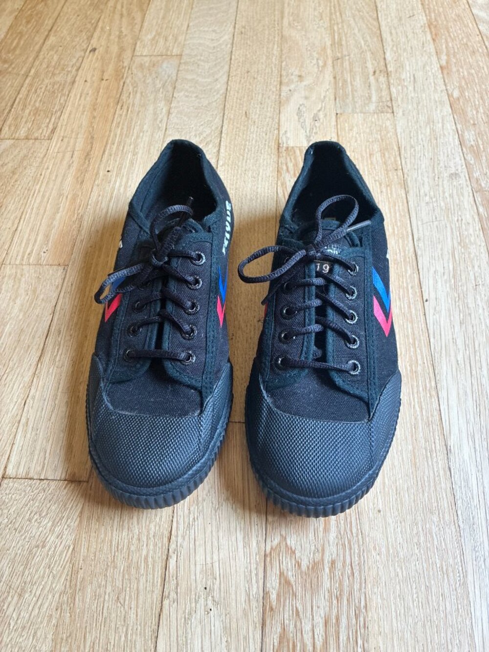 Feiyue canvas shoes for men or women size men 7 and women 9